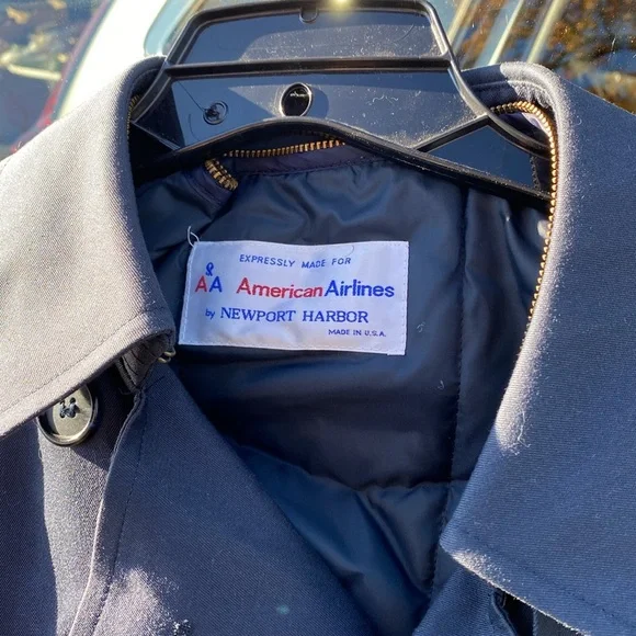 Woman’s size 12 authentic American Airlines trench/raincoat. Fully lined - Picture 2 of 5